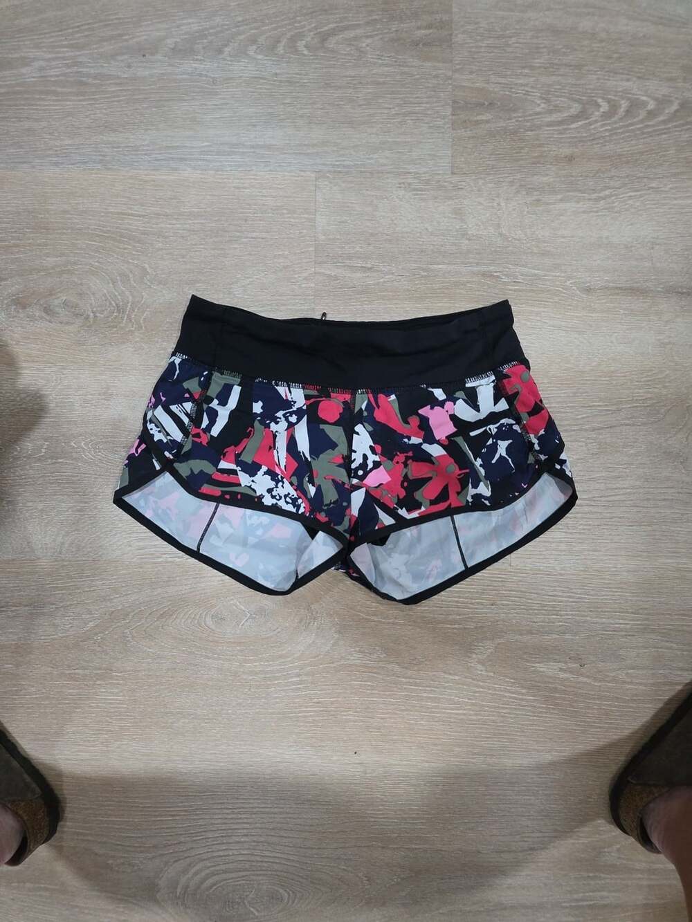 Lululemon Speed Up Low-Rise Lined Shorts - Size 4